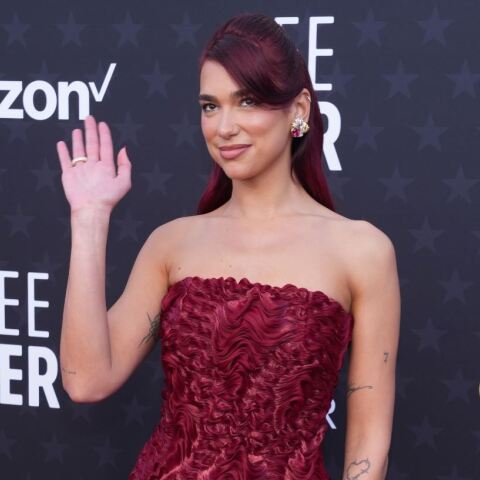 Dua Lipa: «Δεν θέλουν τους ποπ σταρ να είναι πολιτικοποιημένοι»