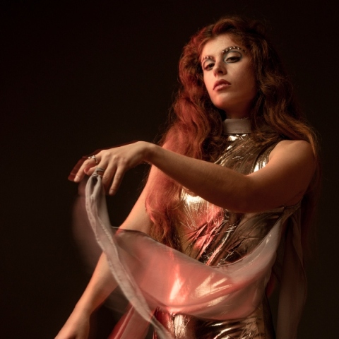 Molyneaux: Η τραγουδίστρια μιλάει στην Athens Voice για τη νέα της κυκλοφορία «Intimacy Without Obsession»