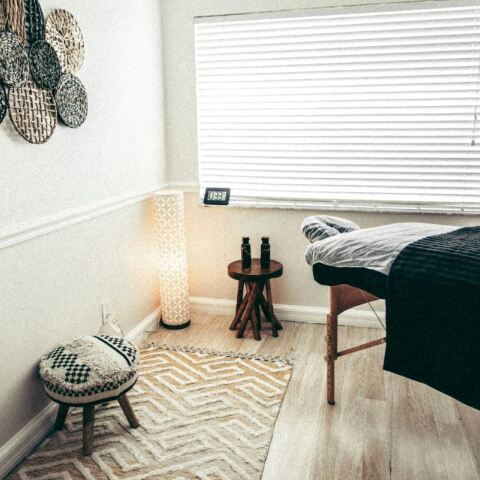 Τους έκλεινε ραντεβού για μασάζ και τους έκλεβε