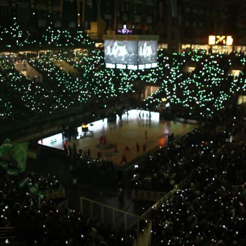 Μπάσκετ: Φίλαθλος του Παναθηναϊκού έχασε τη ζωή του κατά τη διάρκεια του ντέρμπι με τον Ολυμπιακό - Είχε διατελέσει τιμ μάνατζερ τμήματος βόλεϊ του συλλόγου.