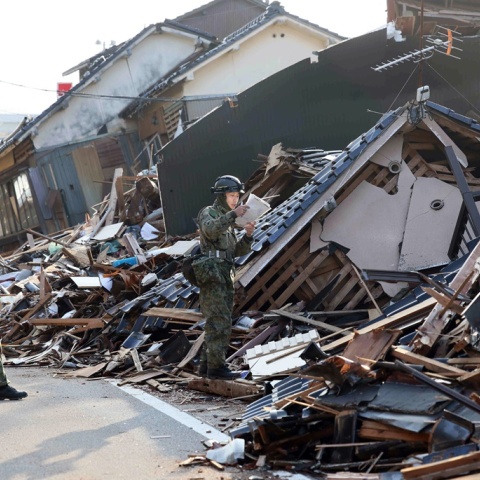 Ο σεισμός των 7,6 Ρίχτερ στην Ιαπωνία άφησε πίσω του χιλιάδες νεκρούς