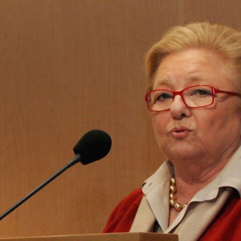 Η Λίνα Μενδώνη αποχαιρετά τη σπουδαία αρχαιολόγο Αιμιλία Γερουλάνου