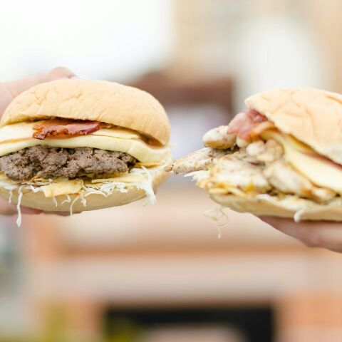 12 στέκια στην Αθήνα για street food