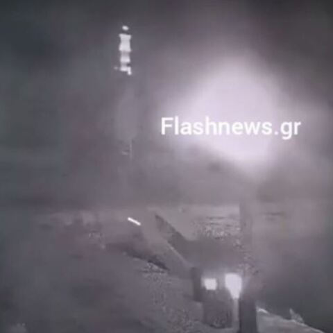 Η στιγμή που αυτοκίνητο κάνει «βουτιά» στο παλιό λιμάνι Χανίων - Δείτε βίντεο