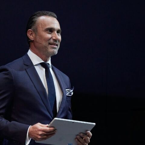 Στηρίζει τον Νταλάρα ο Καπουτζίδης