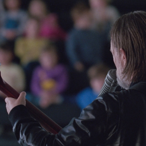 The Smile: Η μπάντα του Thom Yorke παίζει για παιδιά στο νέο της video