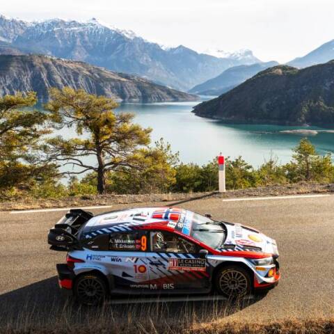 Ράλι Μόντε-Κάρλο: Ο Elfyn Evans στην 1η θέση, μόνο 4,5 δευτερόλεπτα μπροστά από τον Sebastien Ogier