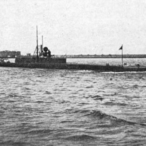 Το υποβρύχιο FLOREAL σε πλου εν επιφανεία πριν τον Α’ΠΠ – The submarine FLOREAL in pre - WWI surface cruise.