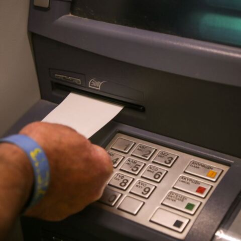 Ο «χάρτης» των πληρωμών από e-ΕΦΚΑ και ΔΥΠΑ