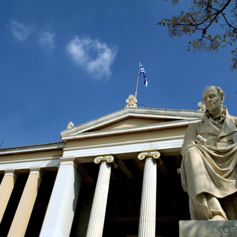 Το κτίριο του Πανεπιστημίου Αθηνών στα Προπύλαια