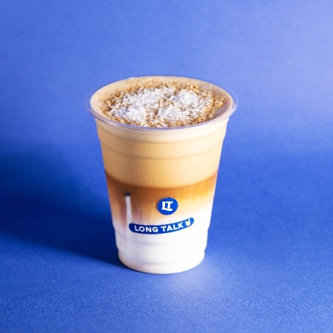 Πού θα βρεις κρύο latte με γεύση καρύδα και σοκολάτα στην Καλλιθέα