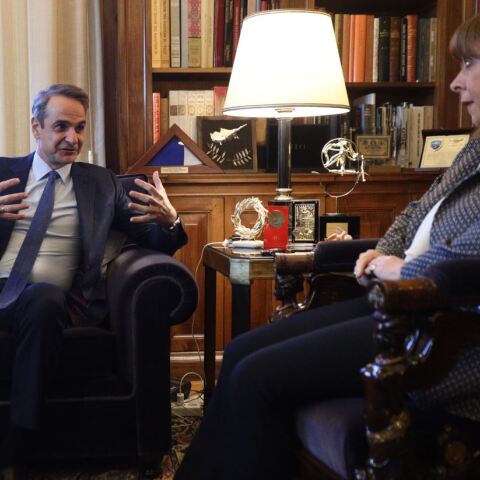 Μητσοτάκης σε Σακελλαροπούλου: «Η Ελλάδα θωρακίζεται με τα F-35»