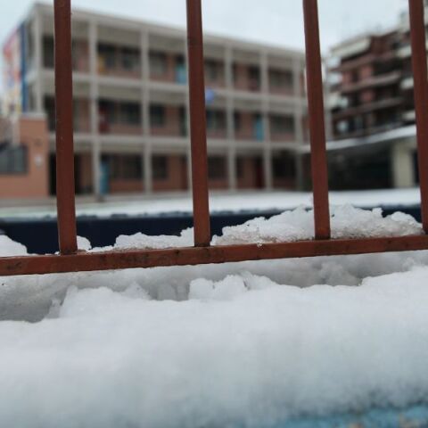 Από ώρα σε ώρα οι ανακοινώσεις για το κλείσιμο των σχολείων 