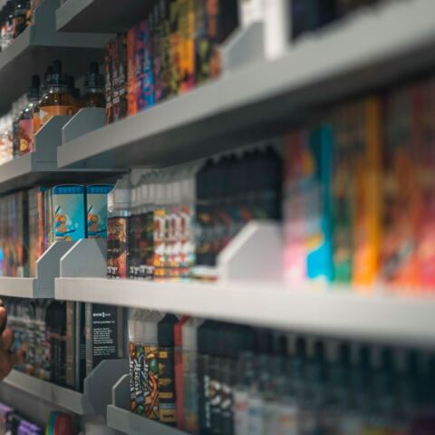 Τέλος τα vapes στη Μεγάλη Βρετανία με εντολή Σούνακ