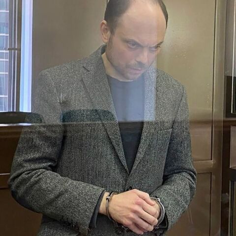 Ο Ρώσος αντιφρονών Καρά-Μουρζά μεταφέρθηκε σε «κελί τιμωρίας» σε νέα φυλακή, λέει η δικηγόρος του - Σε αποικία κρατουμένων στη Σιβηρία.