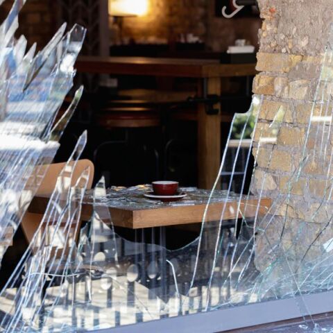 Χειροπέδες σε 36χρονο διαρρήκτη στον Ωρωπό