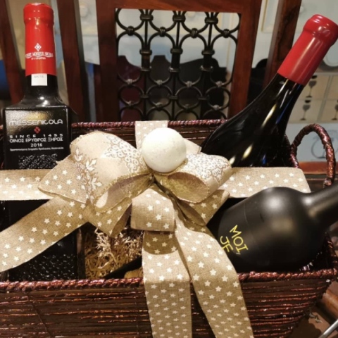 Γιορτάζουμε την ημέρα του Αγίου Βαλεντίνου με  κρασιά από τον Μεσενικόλα Καρδίτσας