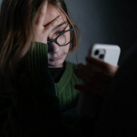 Θεσσαλονίκη: Ανάγκαζε 13χρονη να του στέλνει γυμνές φωτογραφίες