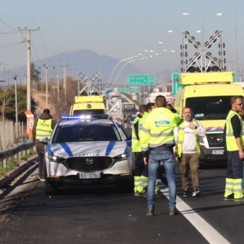Ιόνια Οδός: Διπλό τροχαίο ατύχημα με τρεις τραυματίες