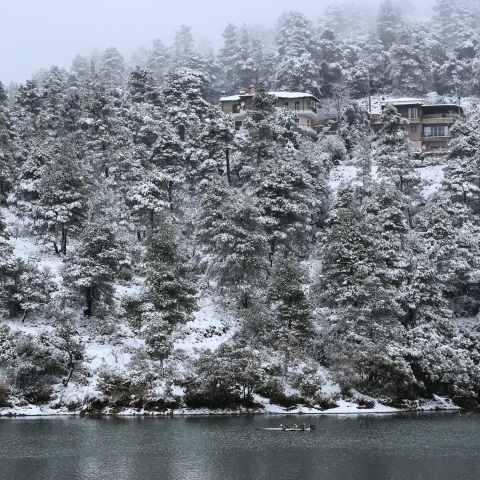Κακοκαιρία Avgi: Το χιόνι σκέπασε περιοχές της Αττικής και της υπόλοιπης Ελλάδας - Παραμυθένια πλάνα κατέγραψε ο φακός των φωτογραφικών πρακτορείων. 