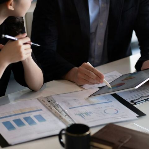 Αύξηση κατώτατου μισθού: Ποιους και πόσους αφορά 