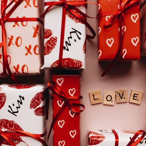 Άγιος Βαλεντίνος: Πώς γιορτάζεται στον υπόλοιπο κόσμο