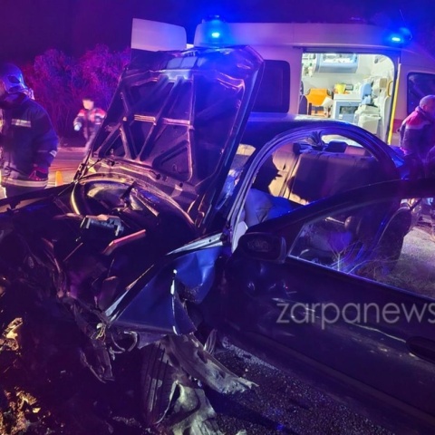 Συντρίμμια μετά το τροχαίο δυστύχημα στο οποίο έχασε τη ζωή του ζευγάρι 