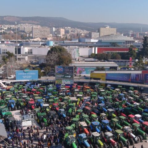 Αγρότες: Πώς είδαν τα μέτρα που ανακοίνωσε ο Κυριάκος Μητσοτάκης - Οι πρώτες αντιδράσεις και τα επόμενα βήματα στο μέτωπο των κινητοποιήσεων.