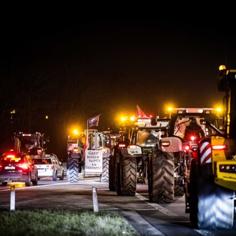 Τρακτέρ αγροτών παραταγμένα στο Βέλγιο