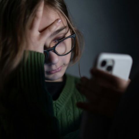 Tηλεφωνική γραμμή 10306: Επέκταση για ζητήματα βίας και επιθετικότητας σε παιδιά και εφήβους - Η ενημέρωση του υφυπουργείου Υγείας.