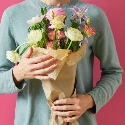 Ποιοι γιορτάζουν σήμερα 4 Φεβρουαρίου; Το εορτολόγιο της Athens Voice σου τους θυμίζει. Μην ξεχάσεις να τους δώσεις τις καλύτερες ευχές σου!