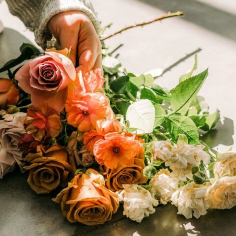 Ποιοι γιορτάζουν σήμερα 17 Φεβρουαρίου; Το εορτολόγιο της Athens Voice σου τους θυμίζει. Μην ξεχάσεις να τους δώσεις τις καλύτερες ευχές σου!