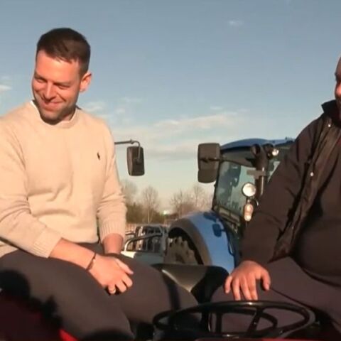 ΝΔ: «Φθηνά επικοινωνιακά σόου από τον κ. Κασσελάκη» - Κριτική μέσω ανακοίνωσης μετά την κίνηση του προέδρου του ΣΥΡΙΖΑ να ανέβει σε τρακτέρ αγροτών.