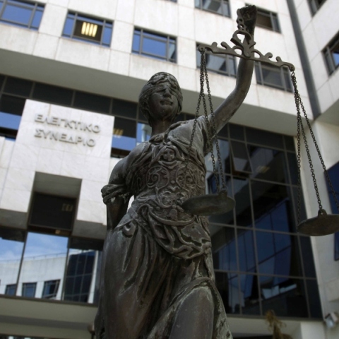 Το κράτος δικαίου υποχωρεί (και) στην Ελλάδα