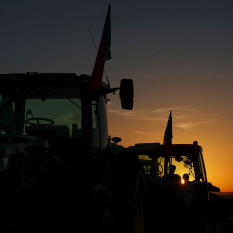 Ελβετία: Τρακτέρ κατέβηκαν στους δρόμους στη Γενεύη, στην πρώτη κινητοποίηση των αγροτών στη χώρα - Ανησυχία για το μέλλον της γεωργίας στην Ευρώπη.