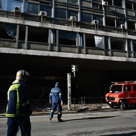 Βόμβα στο υπουργείο Εργασίας: Τρία έως πέντε κιλά εκρηκτικών - Το υλικό και η μέθοδος των δραστών - Οι εκτιμήσεις της Αντιτρομοκρατικής.