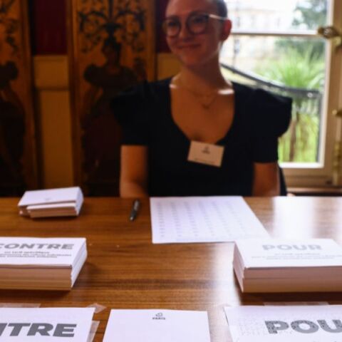 Γαλλία: Οι κάτοικοι του Παρισιού ψήφισαν να τριπλασιαστούν τα τέλη στάθμευσης για τα SUV - Περίπου το 54,5% τάχθηκε υπέρ του φιλοπεριβαλλοντικού μέτρου.