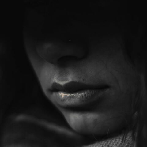 Πώς συνδέονται οι πολυκυστικές ωοθήκες με απόπειρες αυτοκτονίας