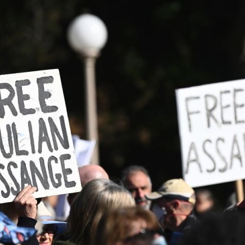 Τζούλιαν Ασάνζ: Να μην γίνει έκδοση του ιδρυτή του Wikileaks στις ΗΠΑ