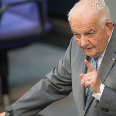 Ο ιστορικός Αλφρέντ Γκροσέ απεβίωσε σε ηλικία 99 ετών - Εξέδωσε πολυάριθμα βιβλία - Ο ρόλος του στην οικοδόμηση της γαλλογερμανικής συμφιλίωσης.