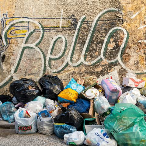 Η οικομαφία και η μόνιμη κρίση των αποβλήτων στην Ιταλία