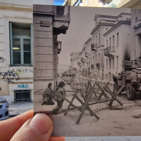 O Κωστής Κοσμέας παρουσιάζει ιστορίες πίσω από μνημεία της Αθήνας που προσπερνάς καθημερινά στο Tik Tok