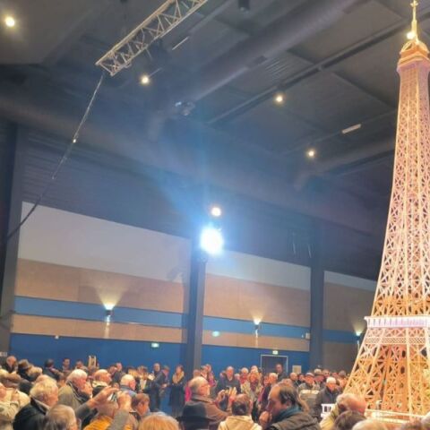 Πύργος του Άιφελ από 700.000 σπίρτα μπήκε στο Ρεκόρ Γκίνες - Ο τίτλος δόθηκε σε 47χρονο Γάλλο μετά την αρχική απόρριψη.