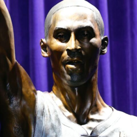 Κόμπι Μπράιαντ: Αποκαλυπτήρια για το άγαλμα στο γήπεδο των Λέικερς