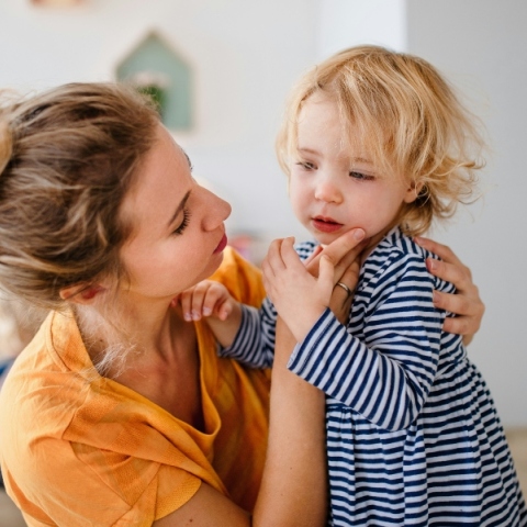  Παγώνη για στρεπτόκοκκο: Ποια συμπτώματα πρέπει να ανησυχούν τους γονείς