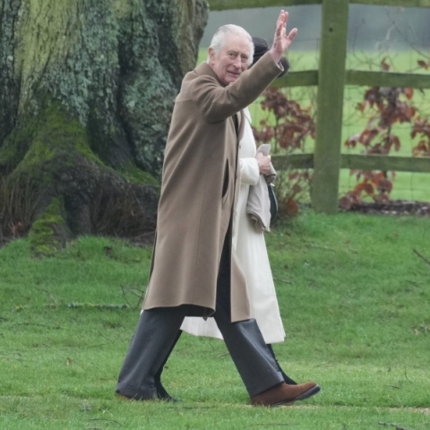 Κάρολος: Η πρώτη δημόσια έξοδος μετά το εξιτήριο στην εκκλησία