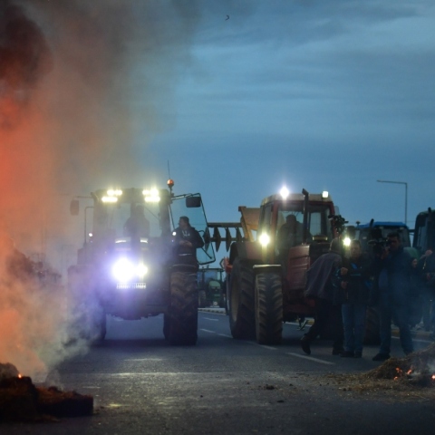 Μητσοτάκης - αγρότες: Τα μπλόκα και τα μηνύματα πριν τη συνάντηση