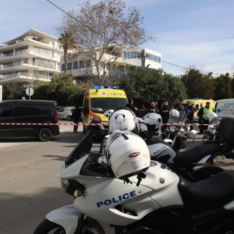 Πυροβολισμοί σε ναυτιλιακή εταιρεία στη Γλυφάδα - Οι πρώτες εικόνες