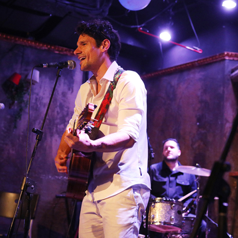 Ο Πάνος Βλάχος επιβεβαιώνει την αγάπη της αριστεράς για τη βία