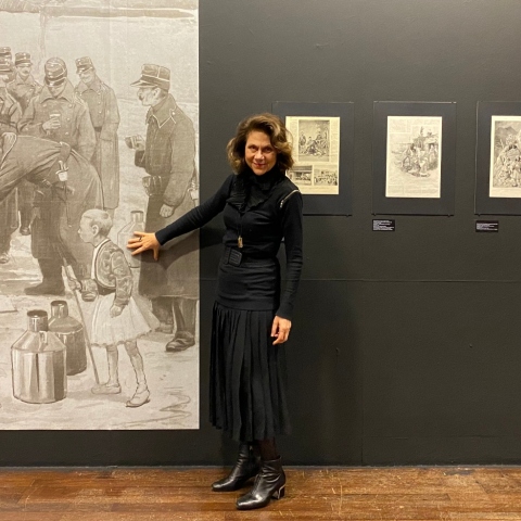 H Λουΐζα Καραπιδάκη, μας ξεναγεί στη συλλογή Παπαθεοδώρου στην Ελληνοαμερικάνικη Ένωση